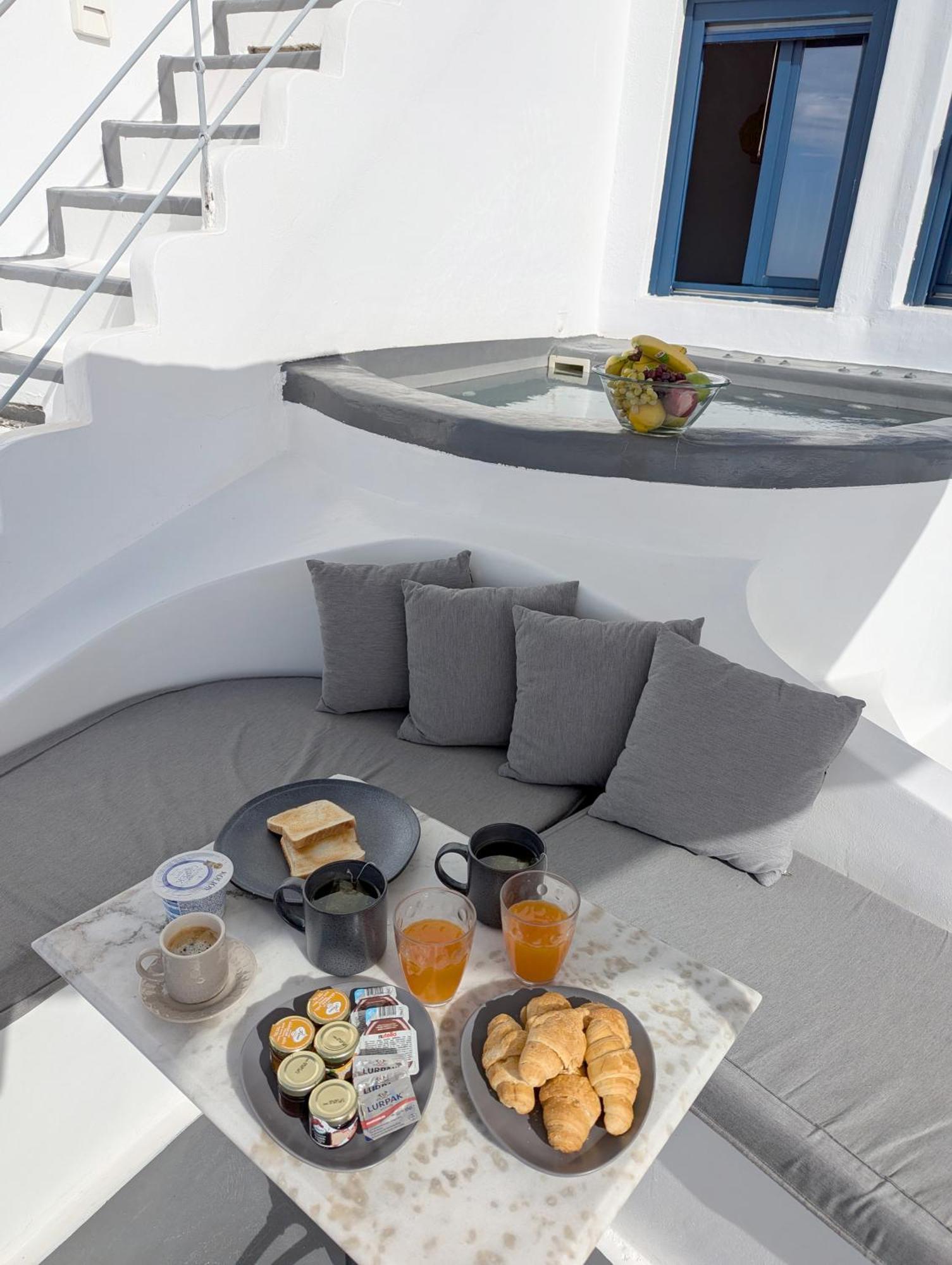 Oia'S Secret Villa Exterior photo
