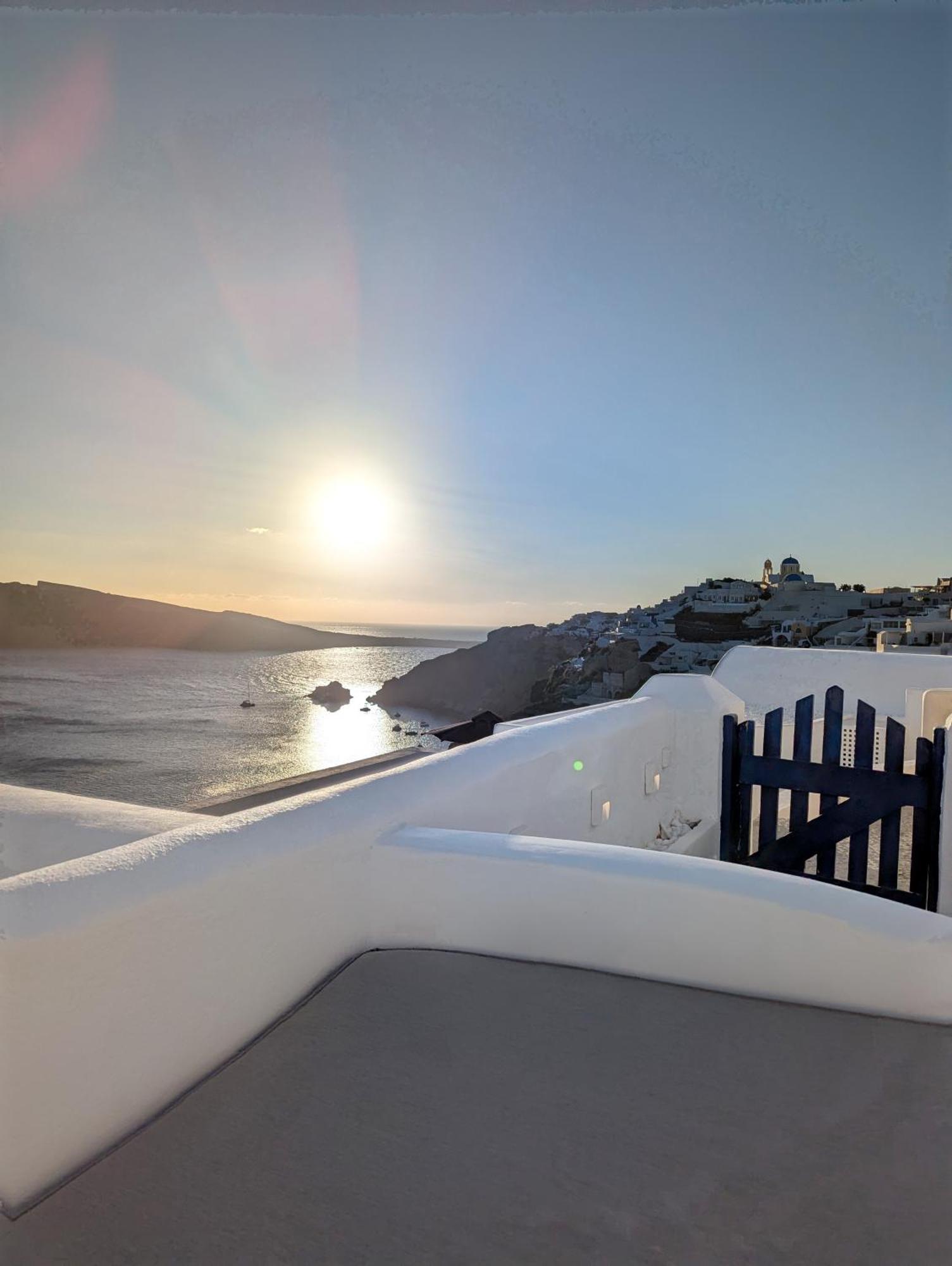 Oia'S Secret Villa Exterior photo
